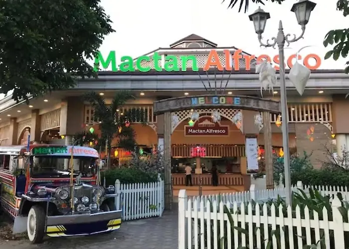 Cebu Cozy Ocean View 1br,17th,pool,wifi,mactan 아파트호텔 3*